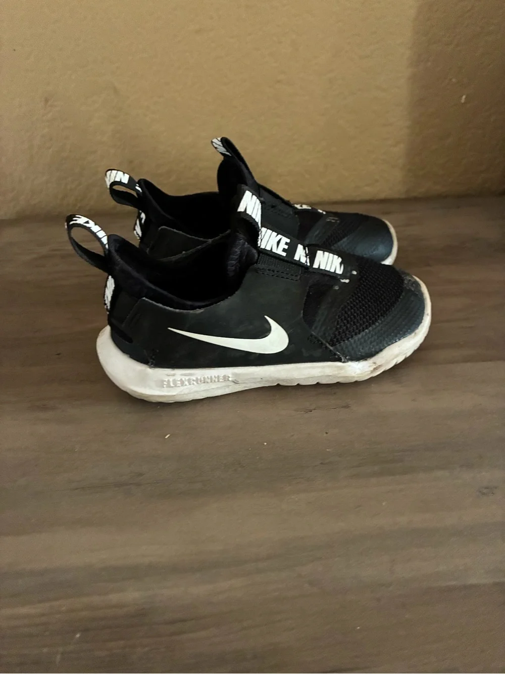 Nike Kids Black and White Slip-Free Elastic Trainer